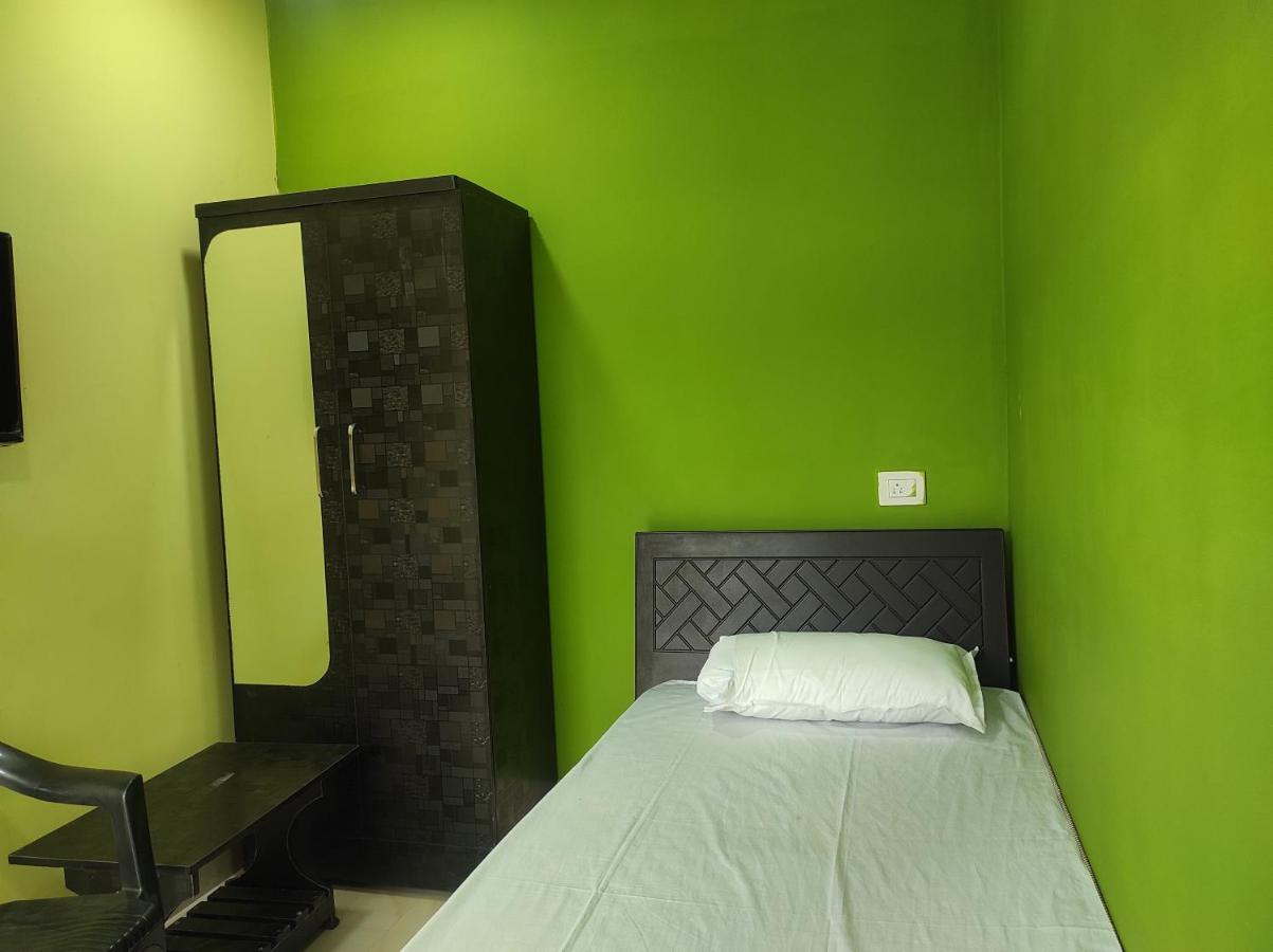 Hotel Sk Lodge Near Guwahati Airport Exteriör bild