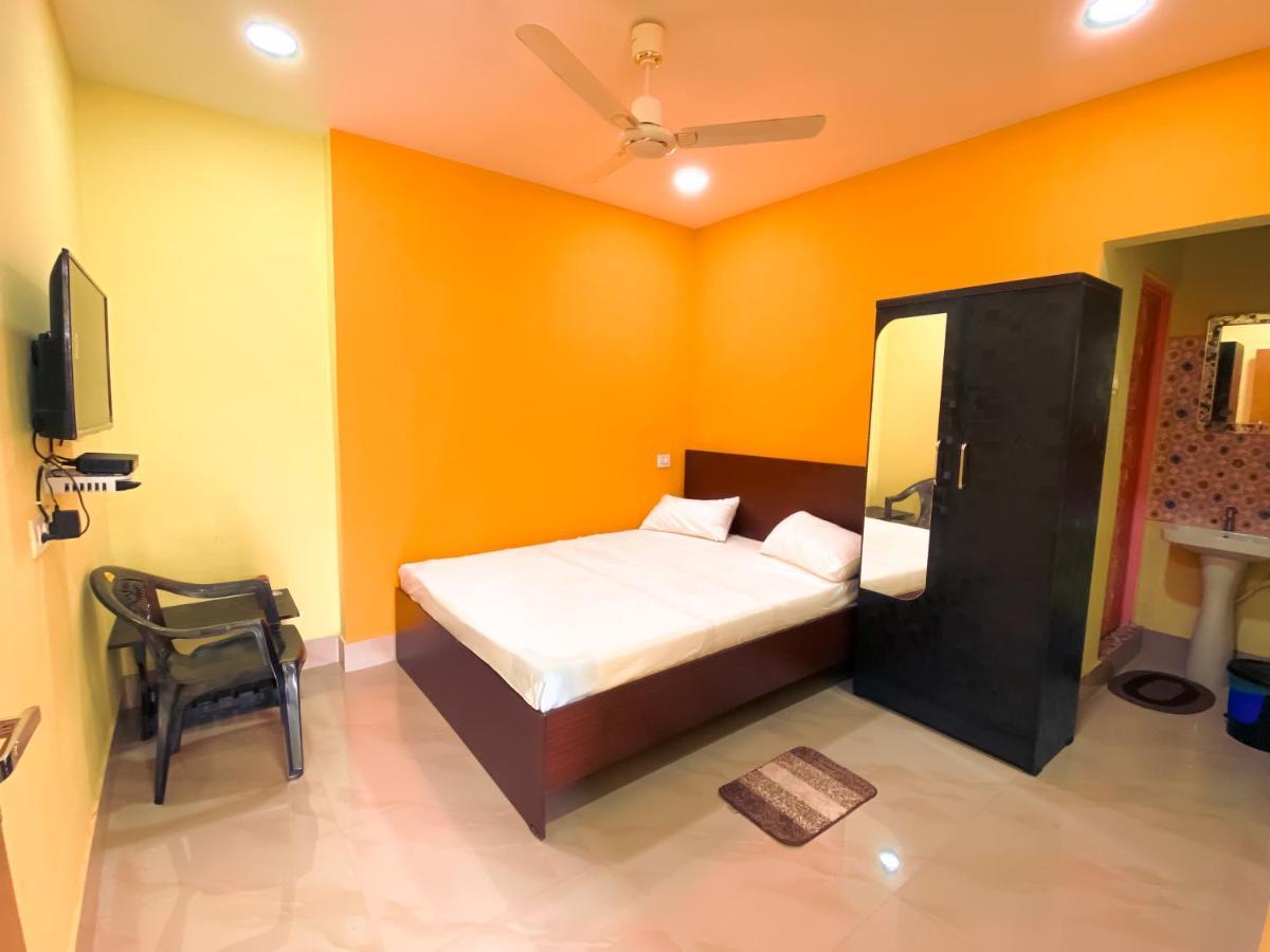 Hotel Sk Lodge Near Guwahati Airport Rum bild